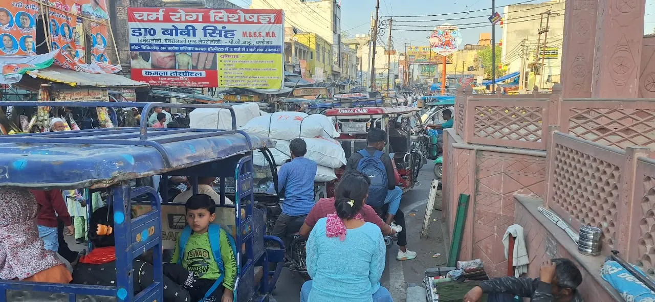 कासगंज ऑटो और ई-रिक्शा के लिए शहर में न रूट प्लान न ही स्टैंड, जगह-जगह जाम