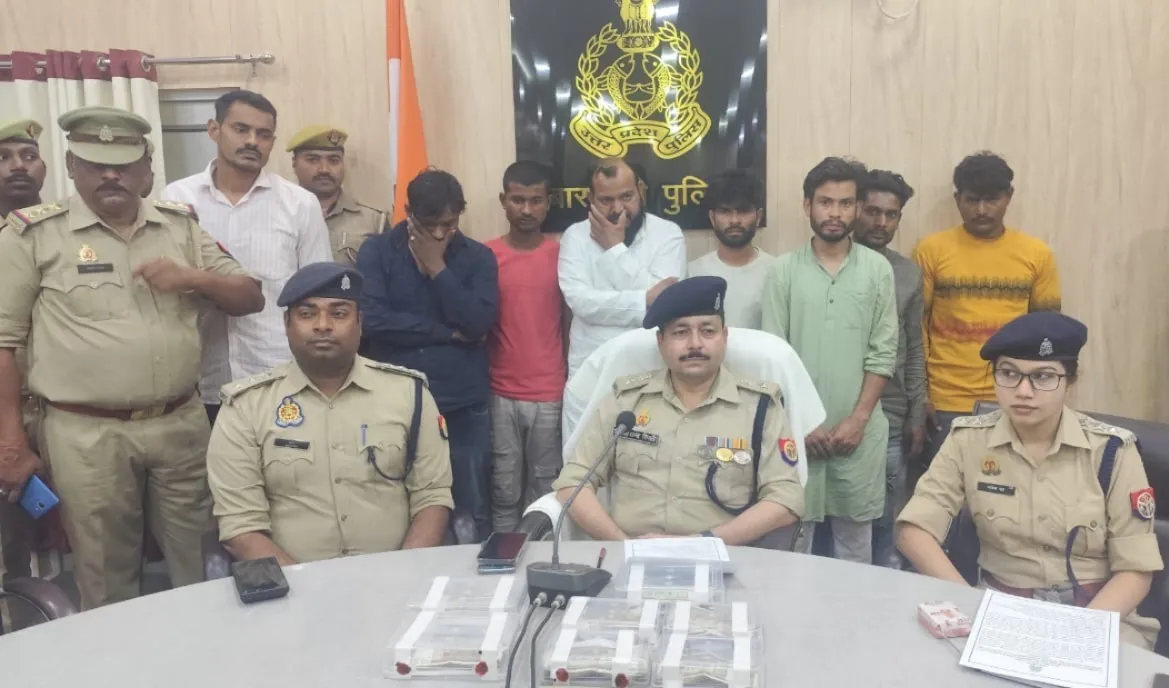 बाराबंकी: धरा गया मोबाइल टावर से बैटरी चुराने वाला गिरोह, सात लोग गिरफ्तार...28 बैटरी बरामद    