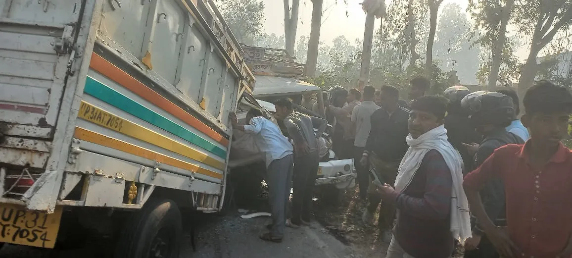 लखीमपुर खीरी: आमने-सामने टकराईं पिकअप, चालक की मौत