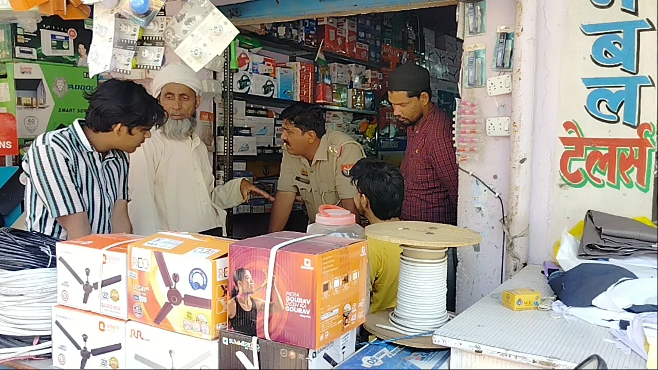 कासगंज: पुलिस से बेखौफ उचक्के, साइकिल से उतार ले गए दो लाख नकदी भरा थैला