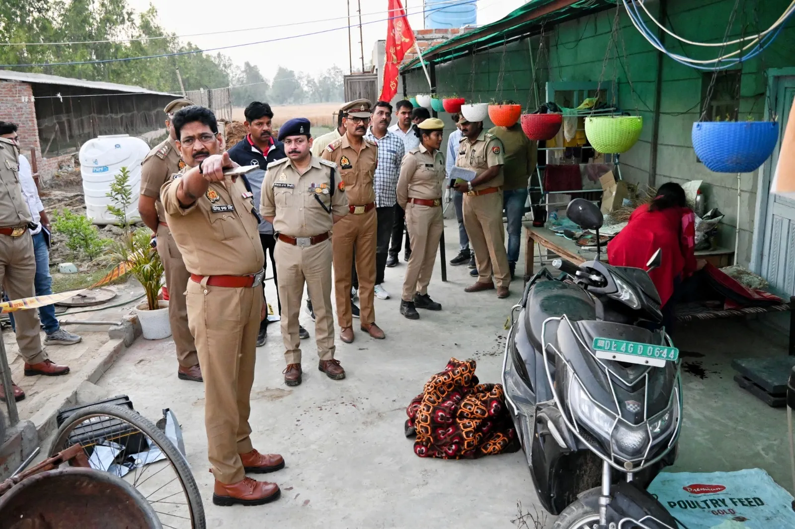 बाराबंकी: फार्महाउस में दंपत्ति को बंधक बनाकर पीटा, जमकर की लूटपाट...लाखों का माल लेकर बदमाश फरार