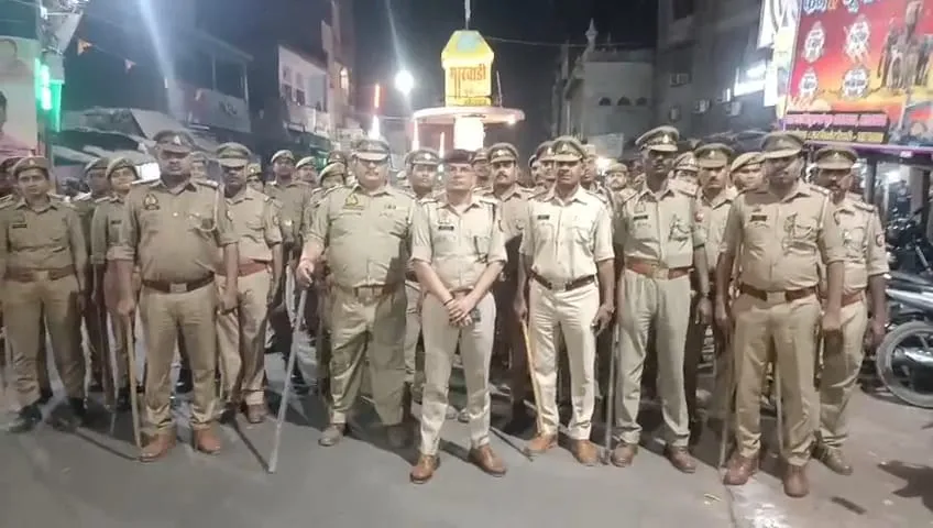 बहराइच: अलविदा की नमाज को लेकर पुलिस ने किया फ्लैग मार्च 