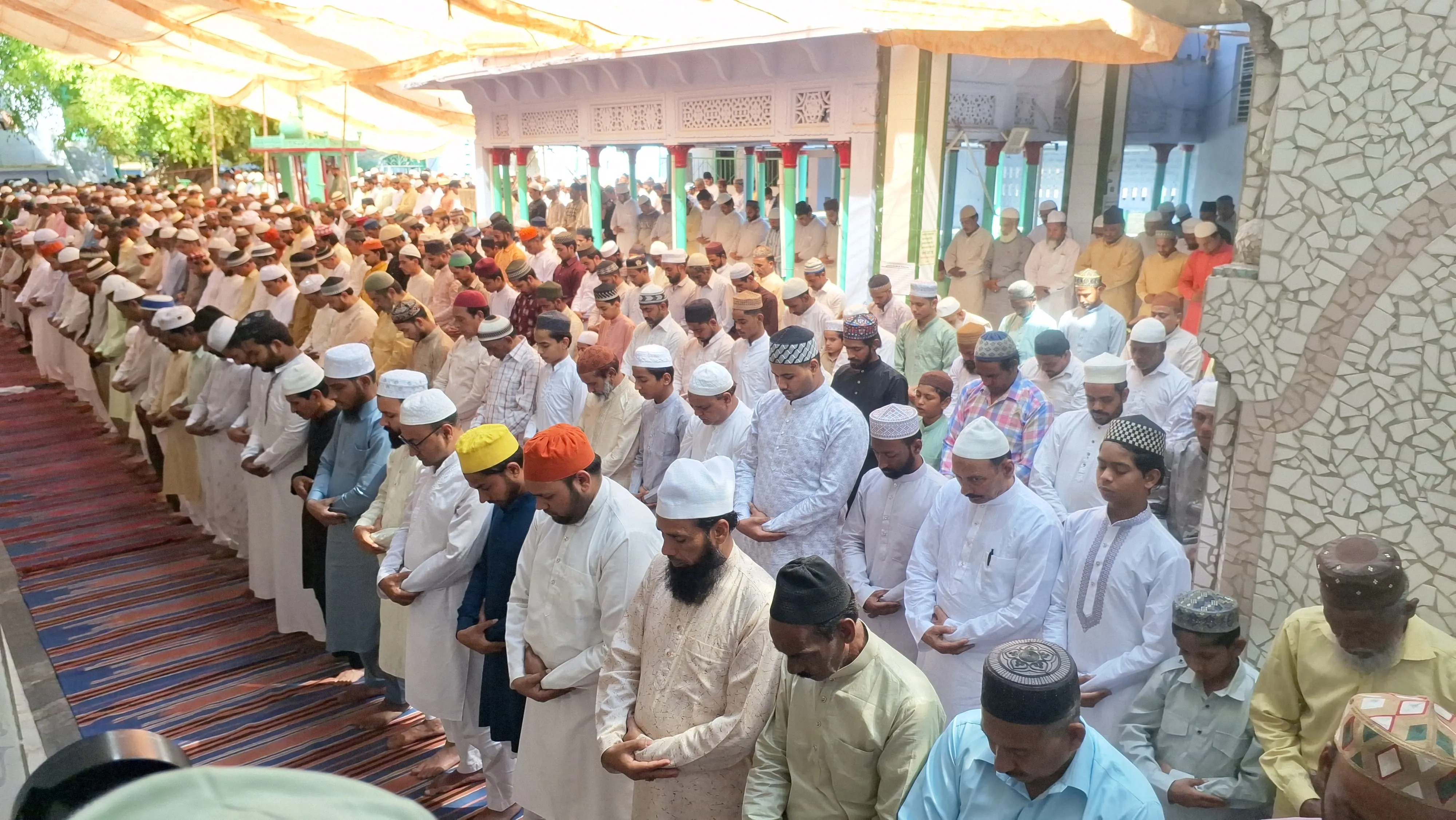 Bareilly: अलविदा माहे मुबारक रमजान...अमन के साथ मस्जिदों में अदा जुमातुलविदा की नमाज