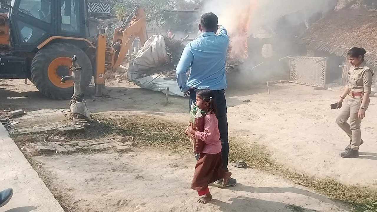 Ambedkarnagar News : अतिक्रमण हटाने की घटना को राजनीतिक दल पकड़ा रहे हैं तूृल : उपजिलाधिकारी