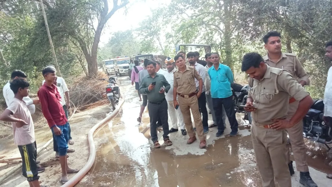  Ayodhya fire incident news : दर्जन भर से ज्यादा घरों में लगी भयावह आग, गृहस्थी जलकर राख 