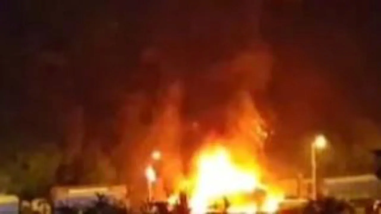 भदोही में धागा बनाने वाली फैक्ट्री में लगी भीषण आग, करोड़ों का नुकसान