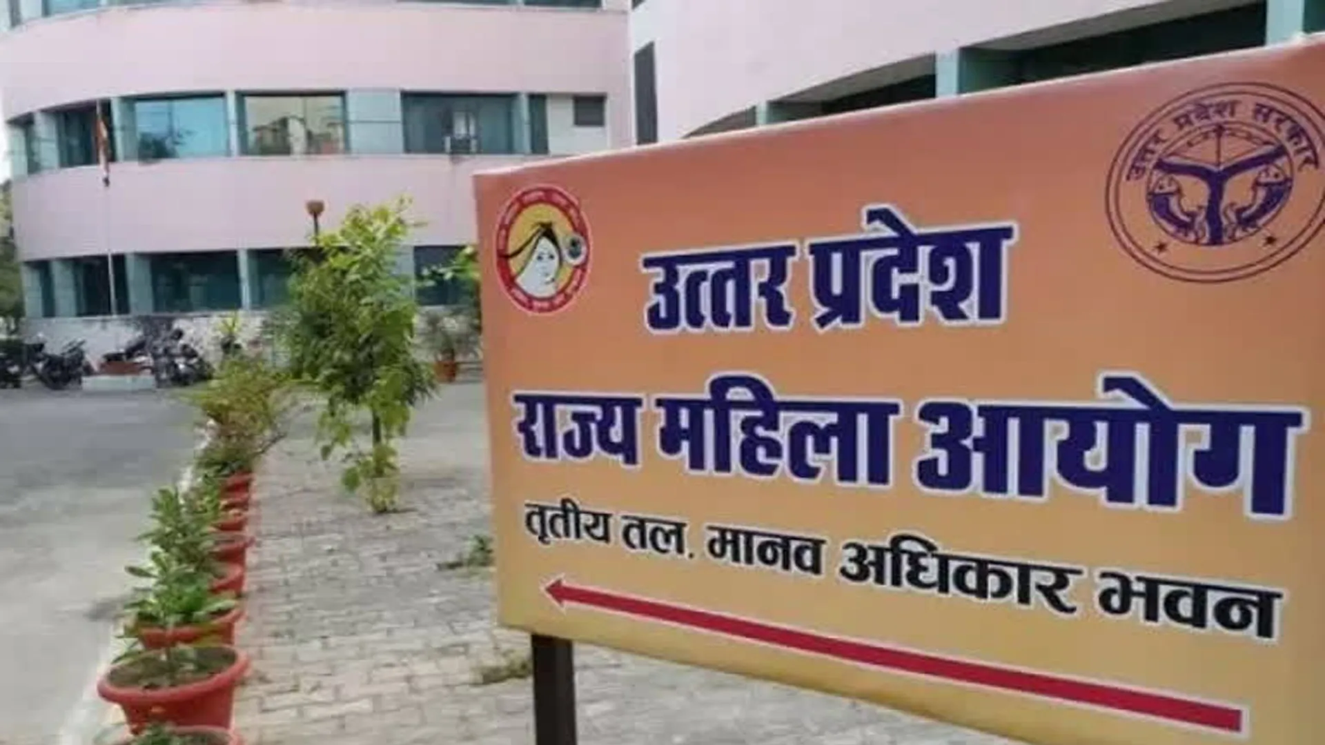 कासगंज: सड़क पर खुली मिली मीट की दुकाने तो राज्य महिला आयोग की सदस्य खफा