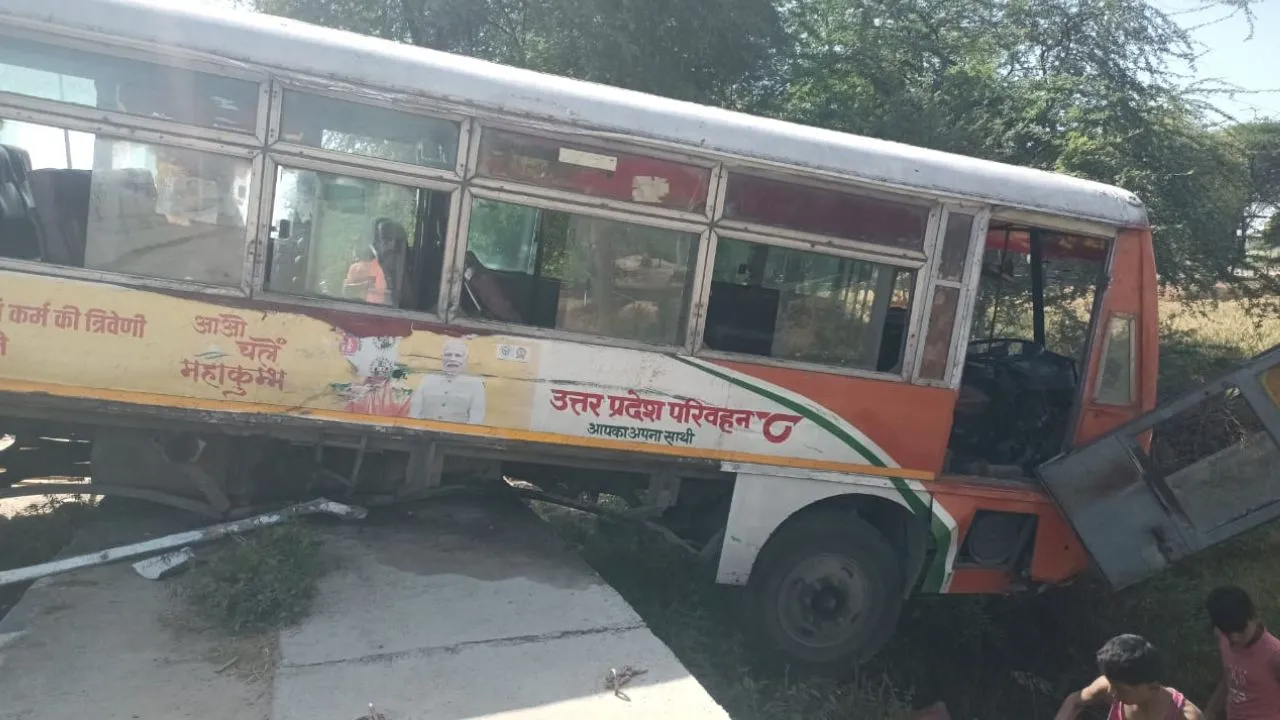 Etwah: औरैया से आगरा जा रही रोडवेज बस में डंपर ने मारी टक्कर, यात्रियों में मची चीख पुकार, 35 लोग घायल, दो गंभीर