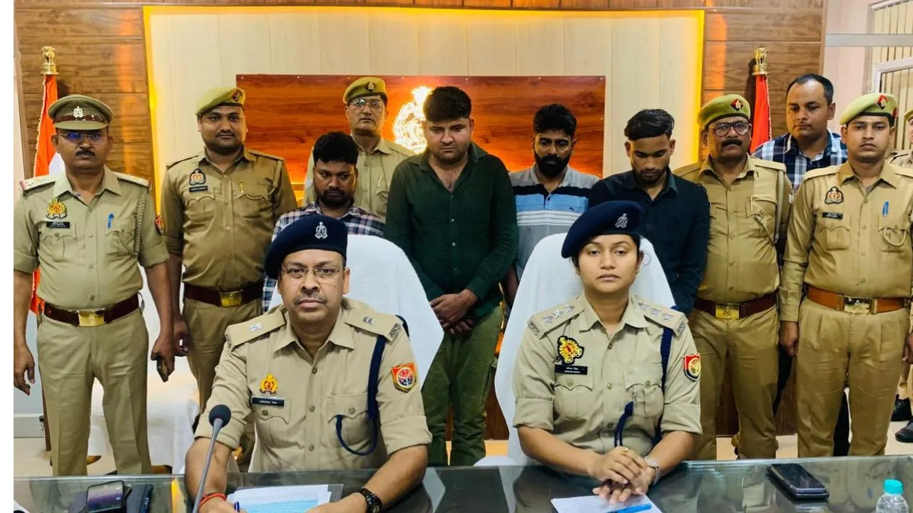 ATM के बाहर खड़े रहते, कम शिक्षित व ग्रामीण रहते टारगेट; उन्नाव में कार्ड बदलकर ठगी करने वाले चार पकड़े गए...