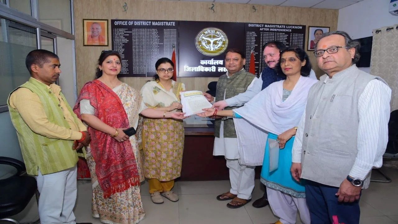 साहित्य परिषद ने देशभर में चलाया हस्ताक्षर अभियान, सौंपा ज्ञापन