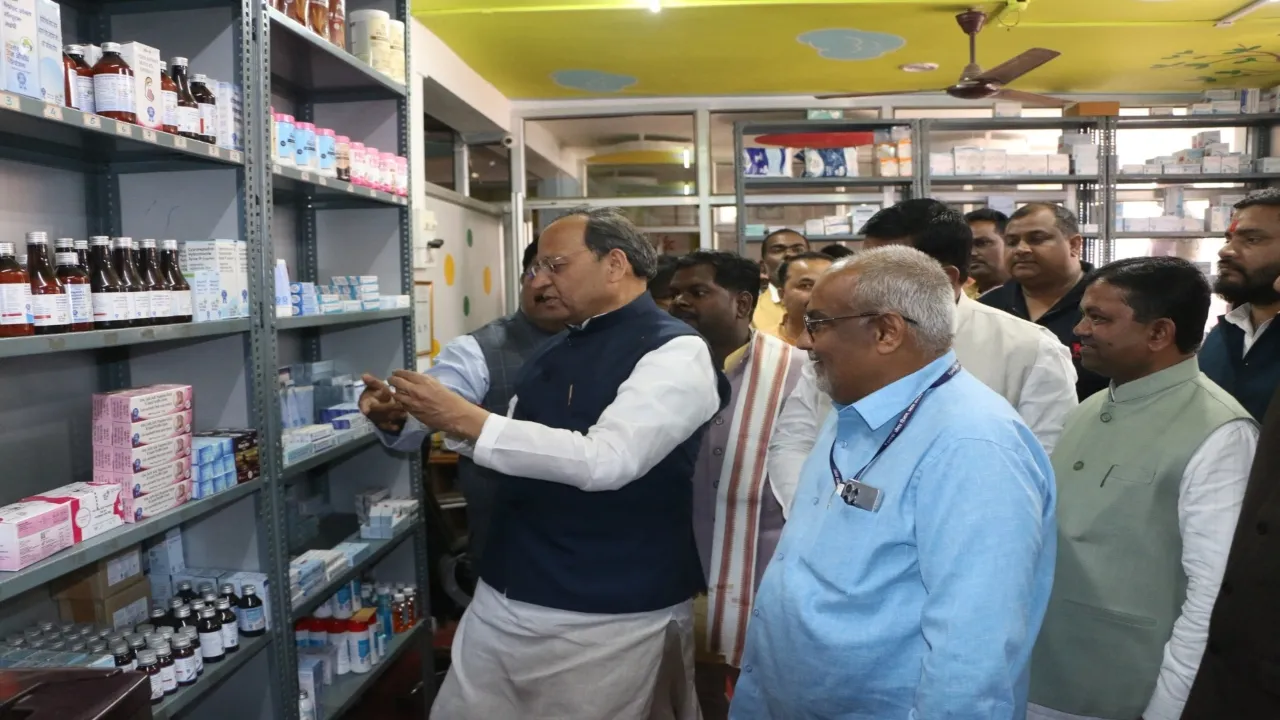 Barabanki News : जन औषधि केंद्रों से आम जन को 30 हजार करोड़ की बचत : अरुण सिंह