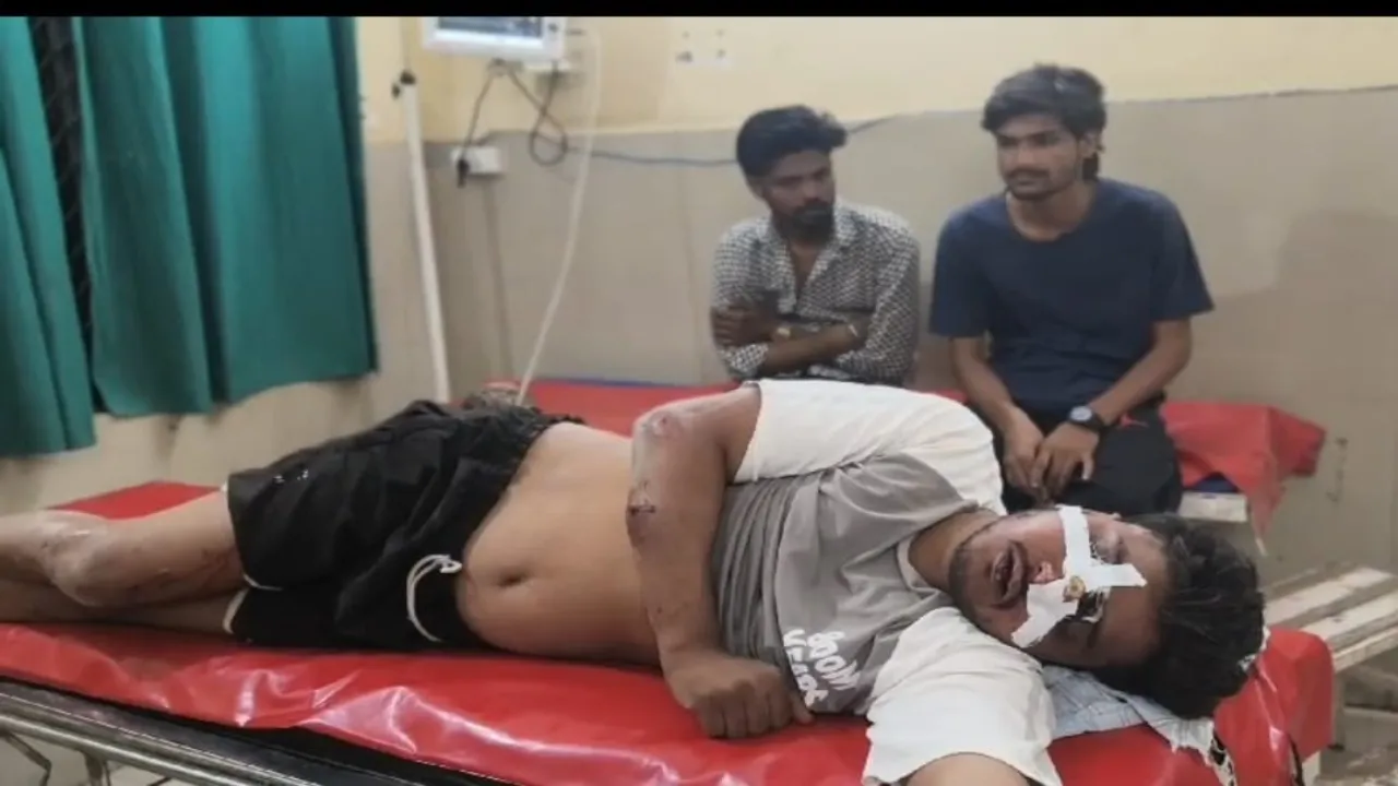 कन्नौज : किन्नर कलाकारों का कोतवाली में हंगामा, अभद्रता का आरोप