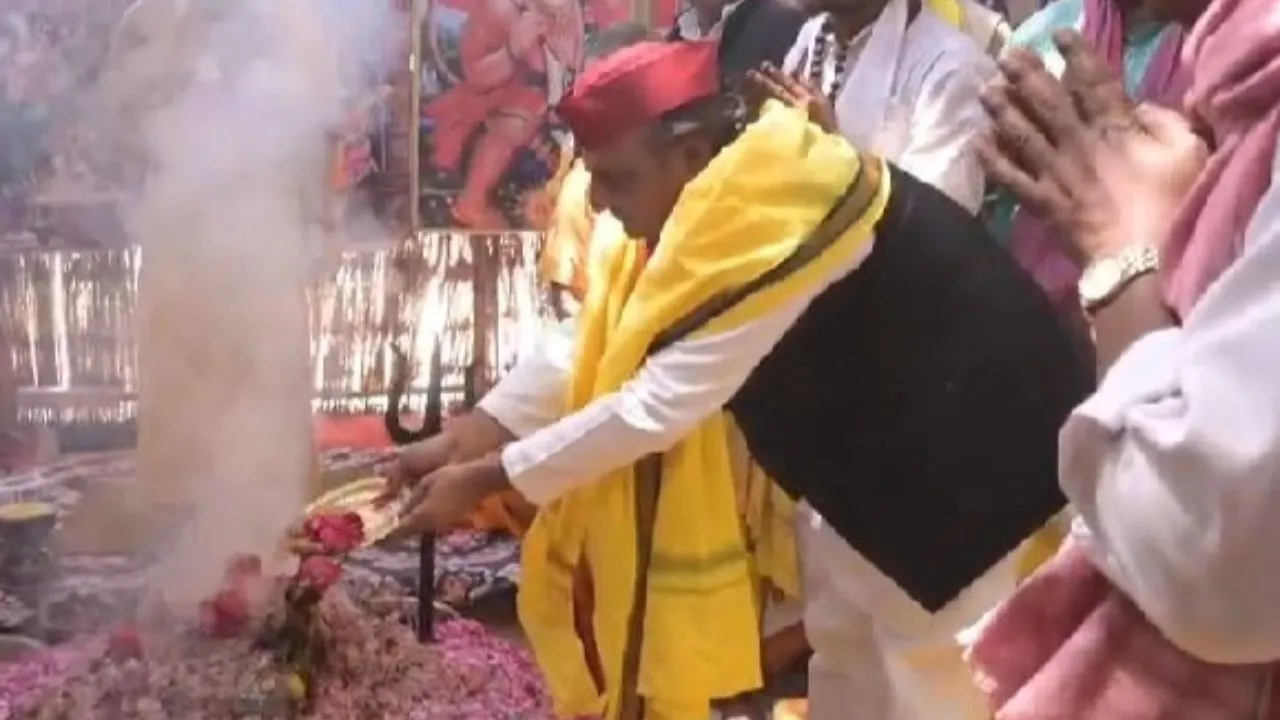 Kannauj: 1108 कुंडीय महायज्ञ में पहुंचे अखिलेश, बोले- इतने बड़े स्तर पर कोई आयोजन नहीं हुआ, माई सबका कल्याण करेंगी 