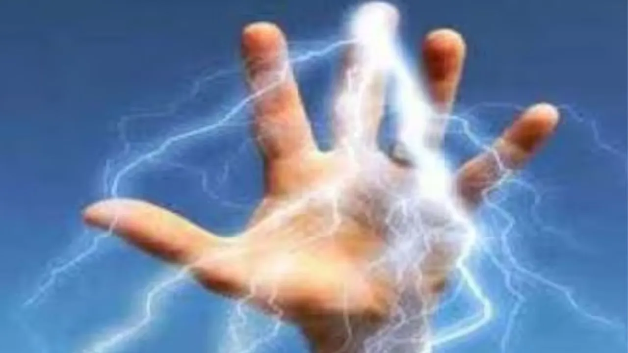 Kanpur: हाईटेंशन लाइन की चपेट में आने से ट्रक खलासी की मौत, गाड़ी पर तिरपाल बांधते समय हुआ हादसा 