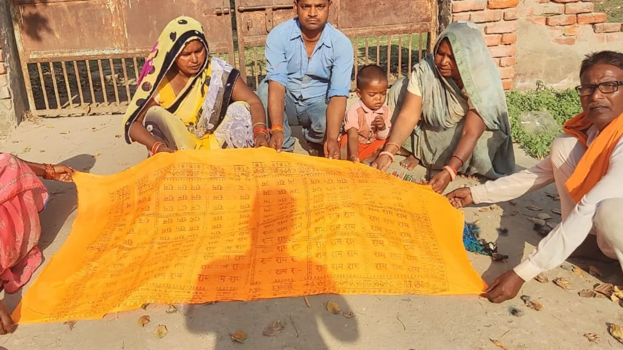 कानपुर में करंट की चपेट में आने से राष्ट्रीय पक्षी मोर की मौत, ग्रामीणों ने कराया अंतिम संस्कार 