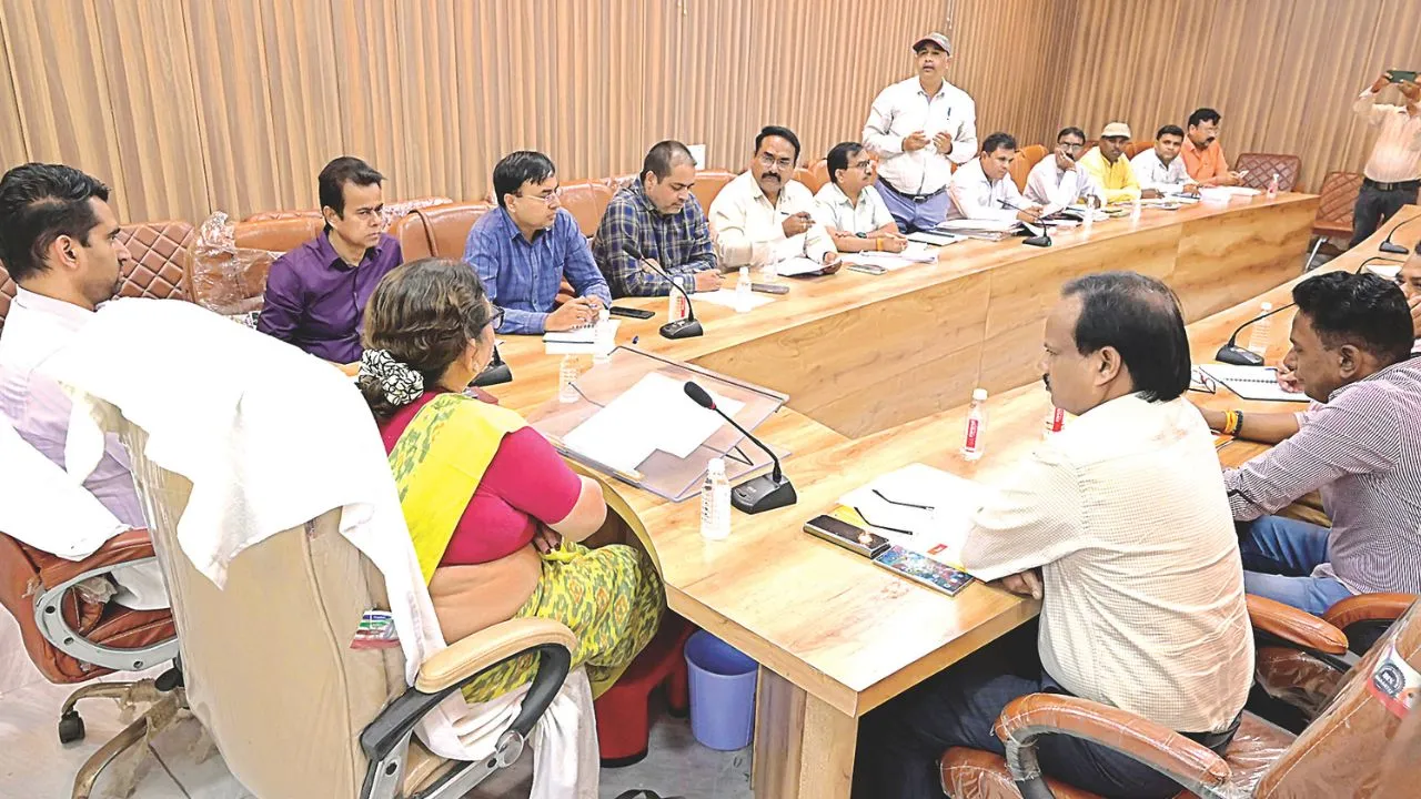 Kanpur: बारादेवी व तपेश्वरी मंदिर में तीन शिफ्टों में होगी सफाई, बालू से नाला बनाने वाली फर्म पर एफआईआर 