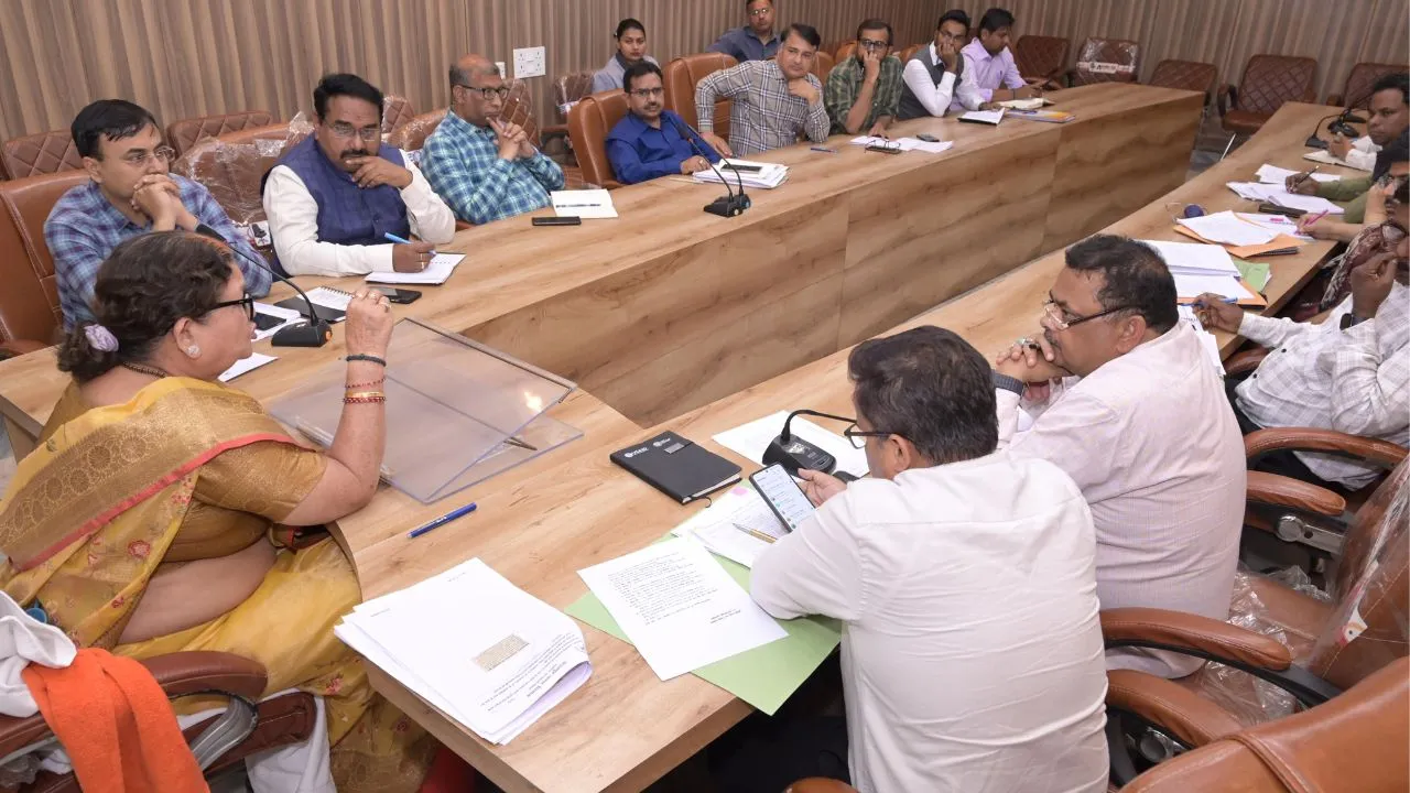 Kanpur: महापौर ने मेट्रो और जलकल के कार्यों की समीक्षा की, मेट्रो ने नगर निगम से मांगी इस बात की अनुमति...