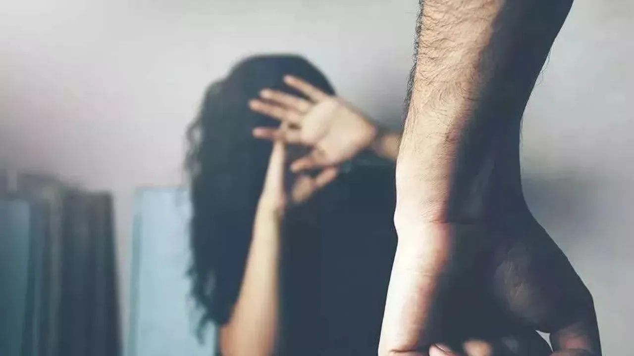 Kanpur: साहब! बेटा होने के बाद पति ने छोड़ा, अब दे रहा धमकी, बच्चा गोद में लेकर थाने पहुंची महिला, लगाई न्याय की गुहार