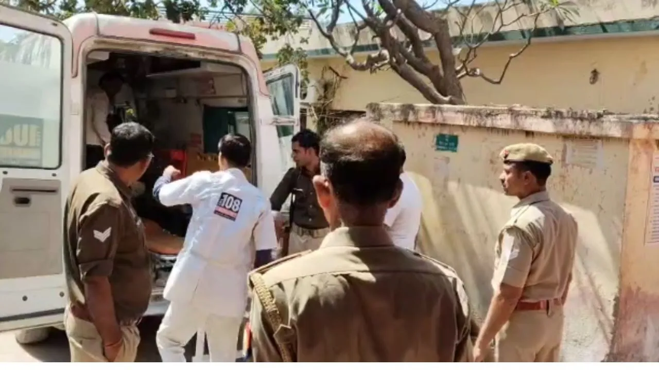 फतेहपुर: आग की चपेट में आने से पुलिसकर्मी झुलसा, खाना बनाते समय हुआ हादसा, हालत गंभीर, कानपुर रेफर