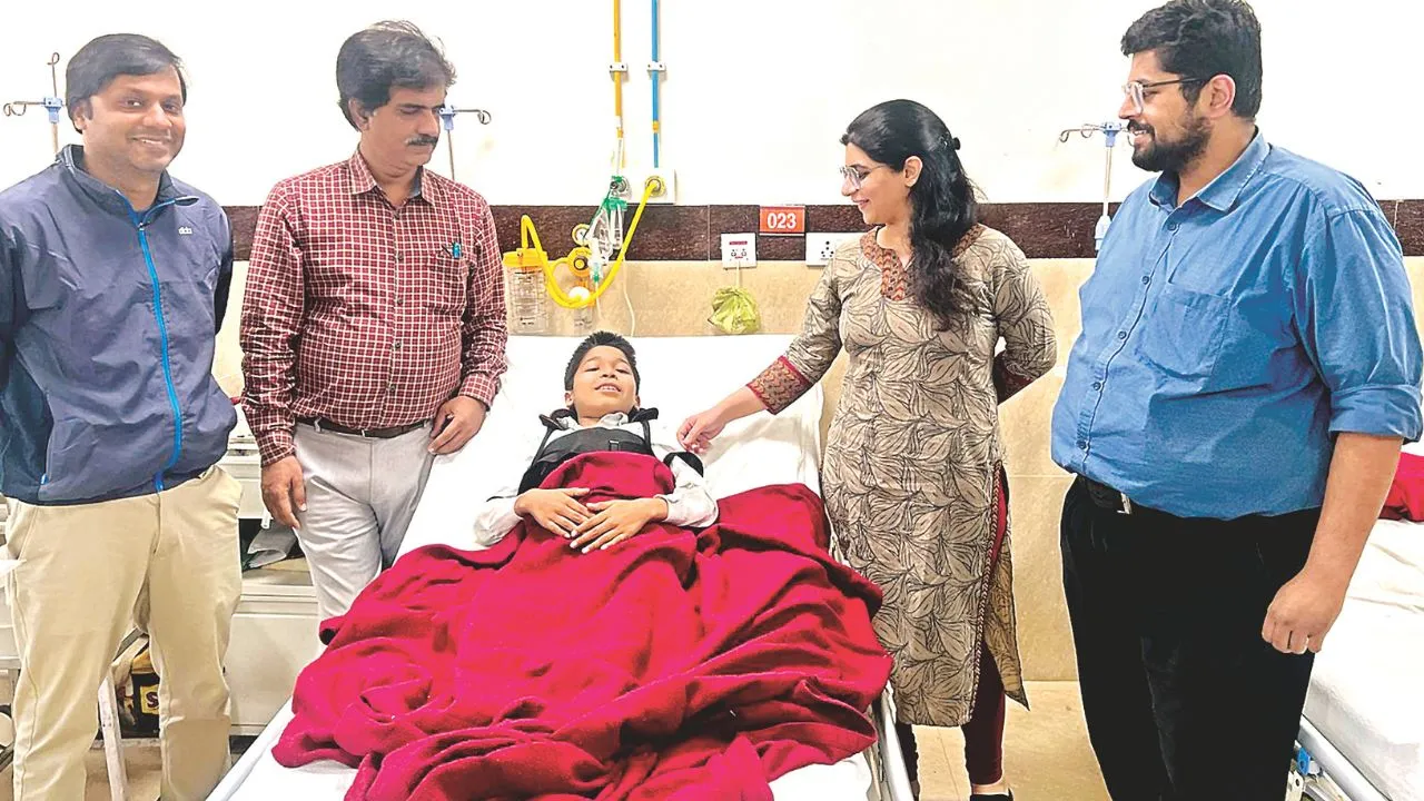 Kanpur: पीजीआई में डॉक्टरों ने नौ साल के बच्चे को दी नई जिंदगी, सीधी की रीढ़ की हड्डी, कूबड़ भी किया ठीक