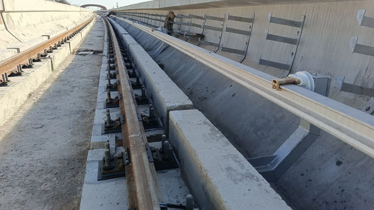 Kanpur: बारादेवी-नौबस्ता एलिवेटेड सेक्शन में थर्ड रेल सिस्टम इन्स्टॉल करने का काम शुरू, अधिकारियों ने दी ये जानकारी...