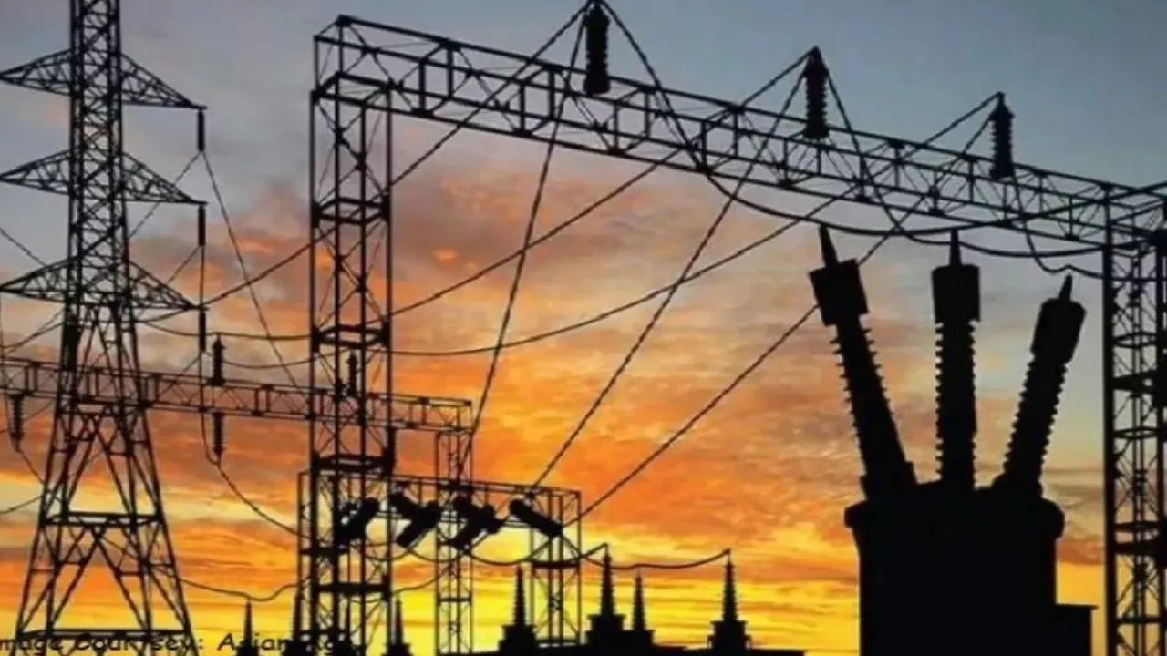 Kanpur: गर्मी में बिजली संकट खत्म करने में जुटा केस्को, 11 ट्रांसफार्मरों की क्षमता की दोगुनी, इतने नए ट्रांसफार्मर लगाए...