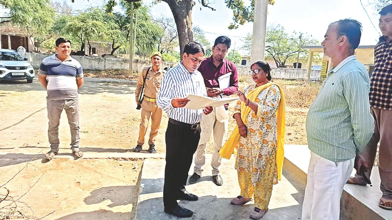 Kanpur: वरासत के 261 मामले लंबित, जिलाधिकारी ने 15 लेखपालों पर की कार्रवाई; एक लेखपाल को नोटिस, तीन पर प्रतिकूल प्रविष्टि की संस्तुति