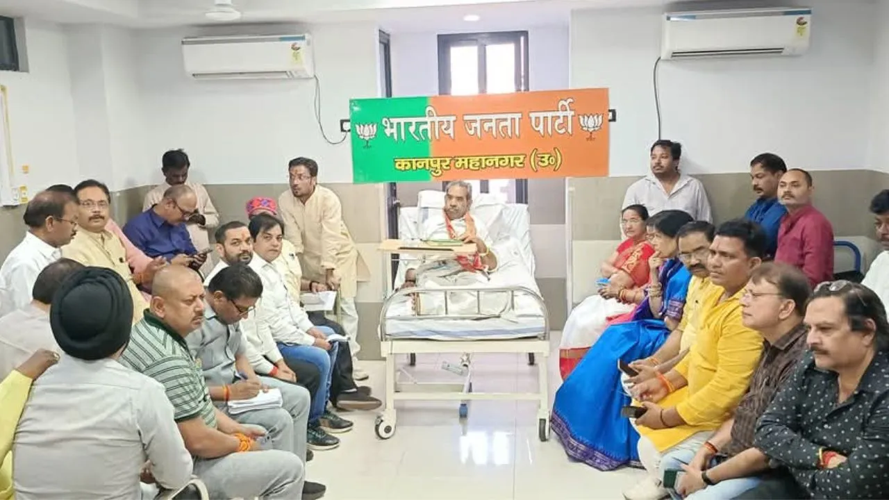 कानपुर में BJP के नवनिर्वाचित जिलाध्यक्ष ने की बैठक: वेदांता अस्पताल का वार्ड बना पार्टी कार्यालय, बेड पर बैठे कार्यकर्ता