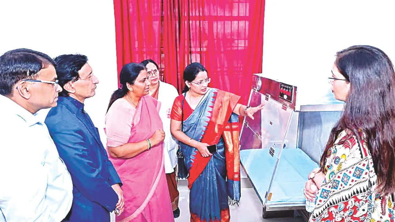 Kanpur: मेडिकल कॉलेज में शुरू हुआ पहला आई बैंक, मरीजों को मिलेगा लाभ, 400 कार्निया सुरक्षित रखने की होगी व्यवस्था 