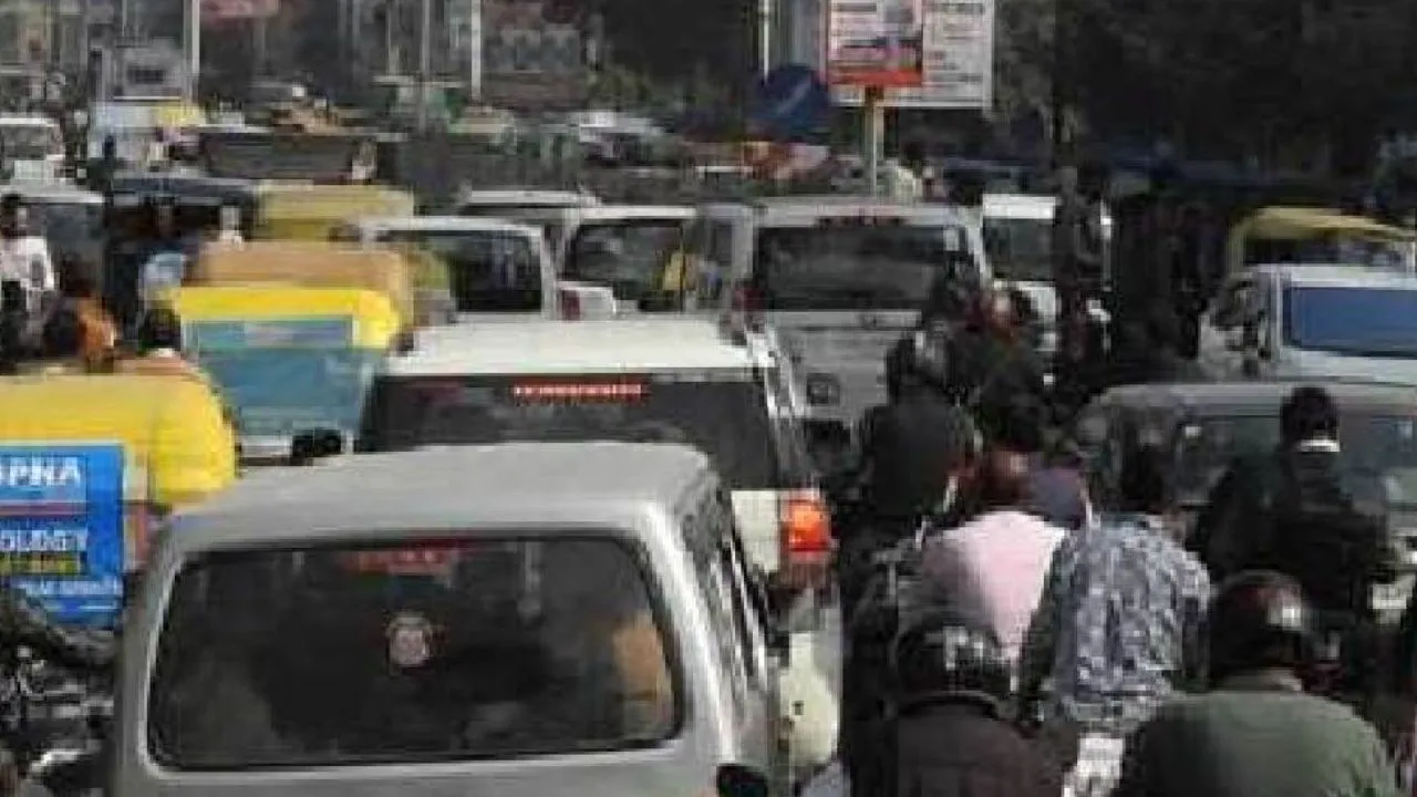 Kanpur में लोगों ने दिए सुझाव, बोले- ट्रैफिक बदलाव की समीक्षा हो, बंद चौराहे खोलें, घंटाघर से किदवई नगर तक बनवाएं एलीवेटेड ब्रिज 