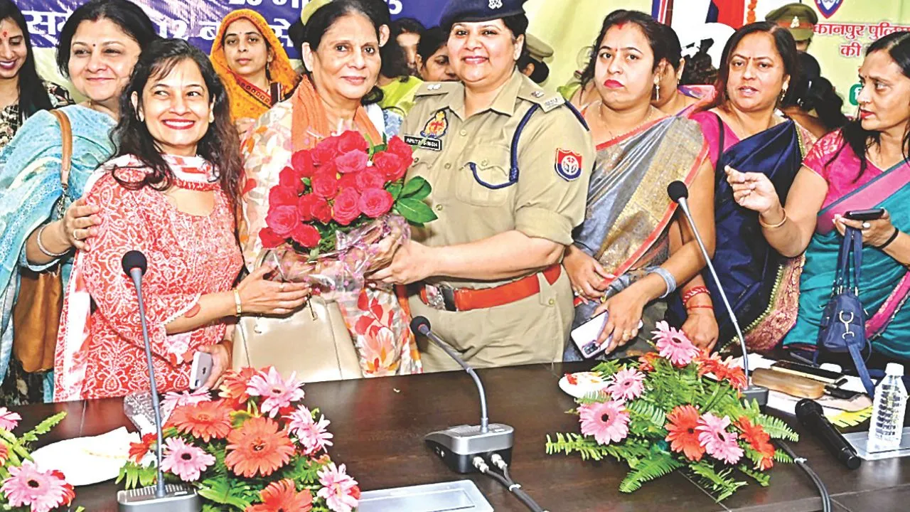 Kanpur: पुलिस सभागार में महिला सशक्तिकरण व सुरक्षा पर गोष्ठी का आयोजन, बच्चों को संस्कारी व आत्मनिर्भर बनाने पर हुई चर्चा