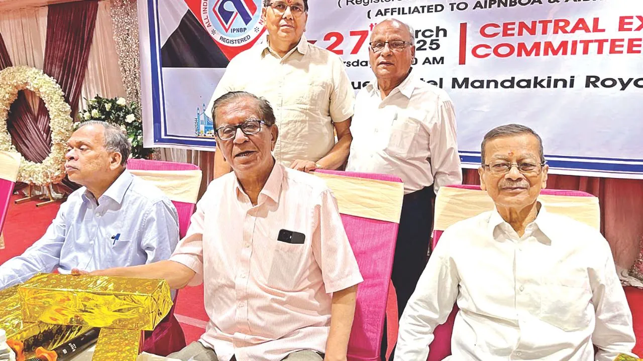 Kanpur: बैंकों से जुड़े पेंशनर्स बोले- वेतन बढ़ोत्तरी और पेंशन अपडेशन करें, ओपीएस ही मंजूर