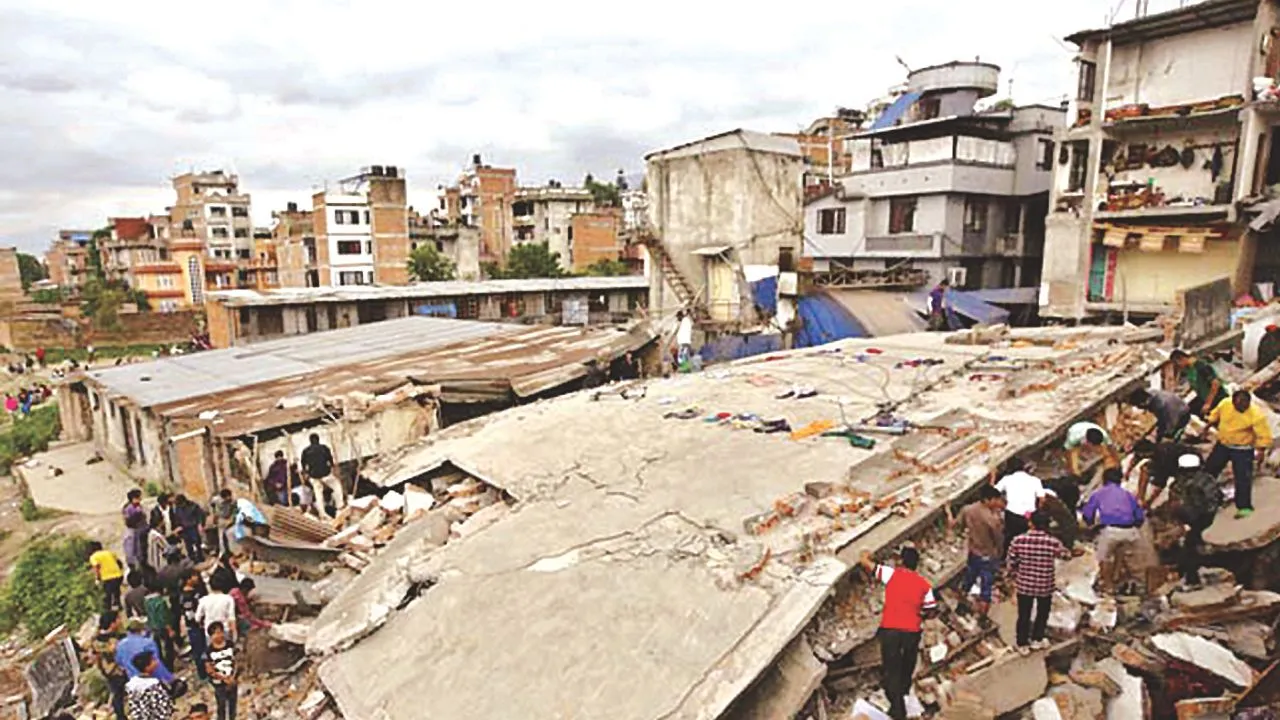 Kanpur: ताश के पत्तों जैसी भरभरा सकतीं शहर में तमाम इमारतें, यहां जानें... भूकंप आने पर कैसे करें बचाव?