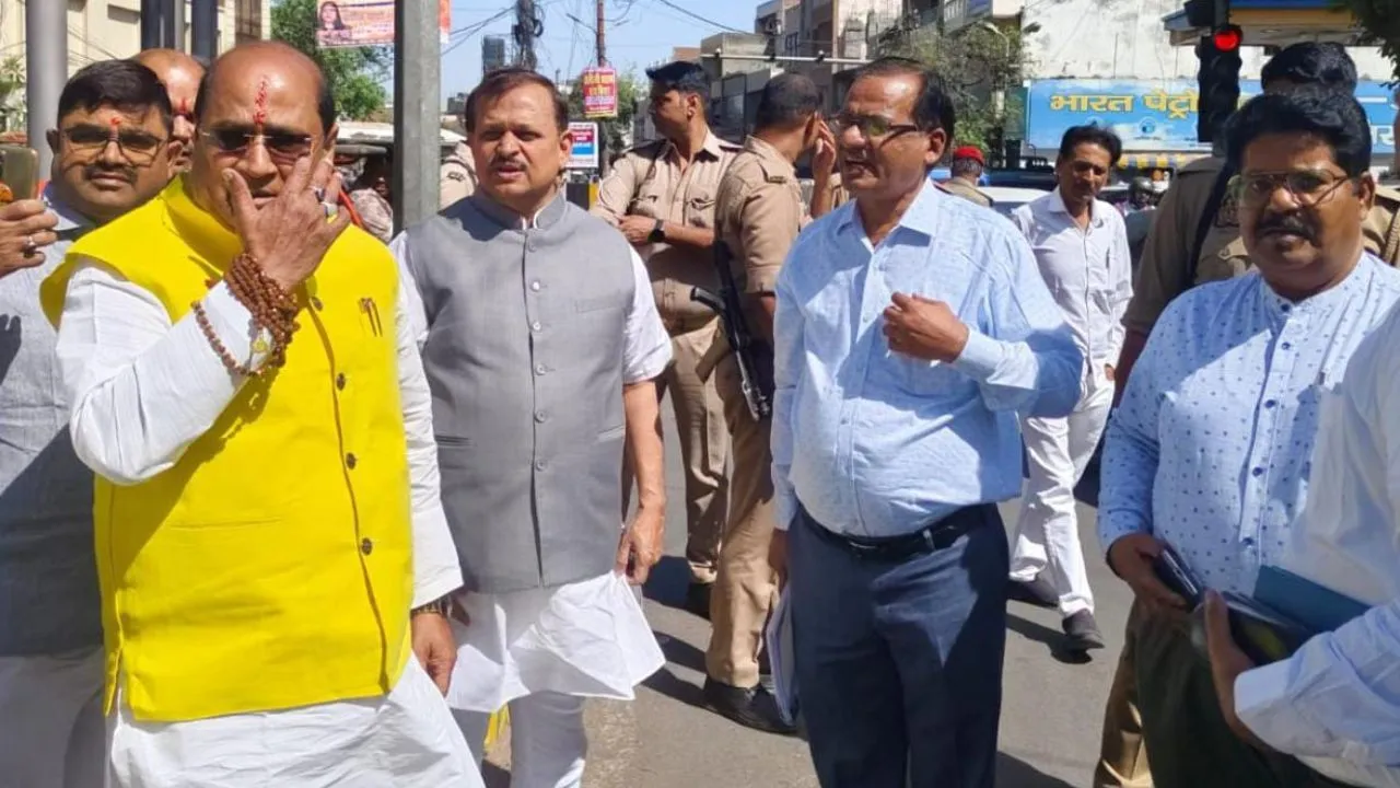 Kanpur: अब सचान चौराहा से मरियमपुर तक बनेगा फ्लाईओवर, सांसद ने अधिकारियों को दिए डमी प्रपोजल बनाने के निर्देश