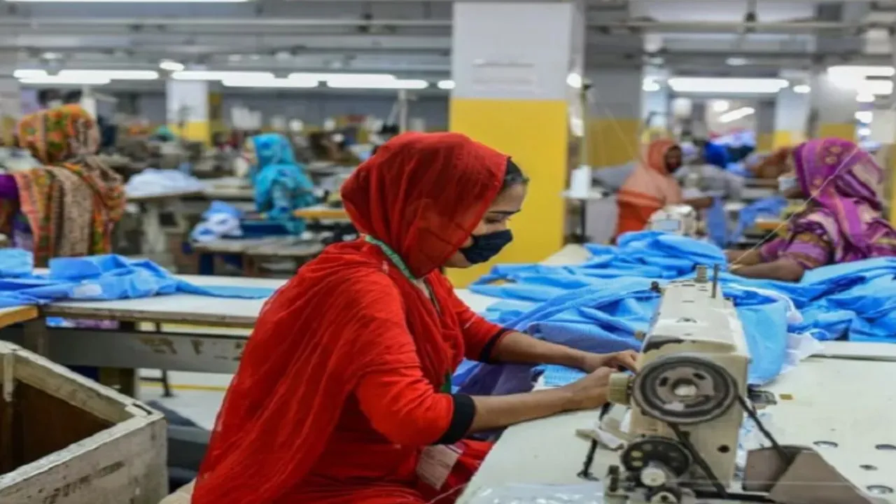 Women Day 2025: वियतनाम की तर्ज पर यूपी में खतरनाक कारखानों में काम कर सकेंगी महिलाएं...