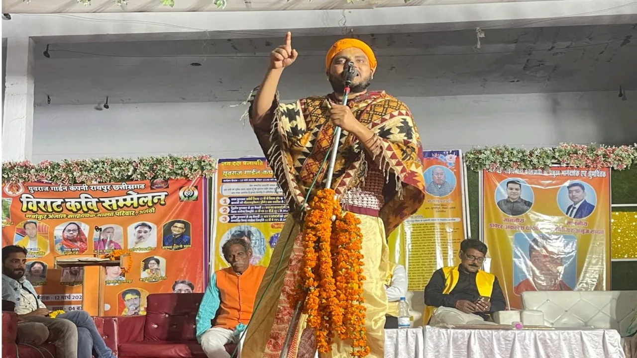 Amethi News : विराट कवि सम्मेलन में कवियों ने बांधा समां,हास्य और ओज की सजी महफिल