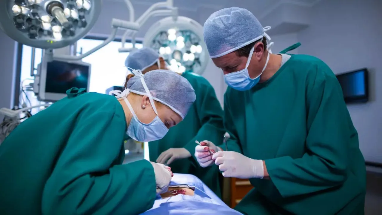 Kanpur: डेढ़ हजार से ज्यादा मरीजों को किडनी प्रत्यारोपण की जरूरत, शहर के सरकारी अस्पतालों तक में सुविधा नहीं, मरीज परेशान 