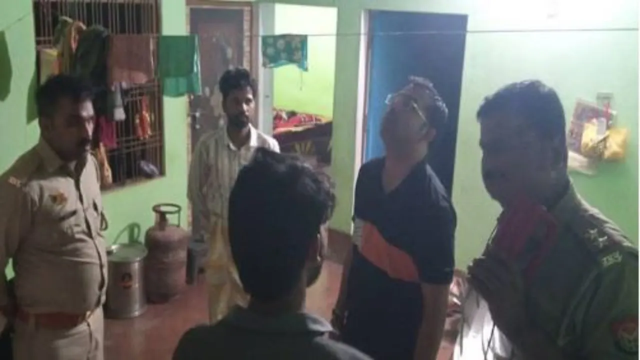 Lucknow News : चोरी करने की नीयत से घर में घुसे बदमाश, आहत मिलते ही किसान ने मचाया शोर....तब फायरिंग कर भागे, खेत तक मिले खून के छींटे