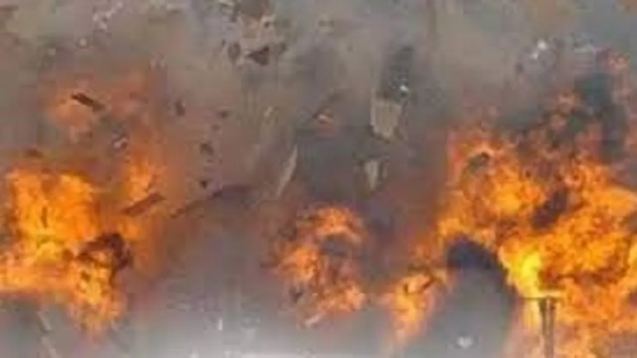 Pressure bomb explosion : लौह अयस्क खदान में प्रेशर बम विस्फोट में एक मजदूर की मौत, एक घायल