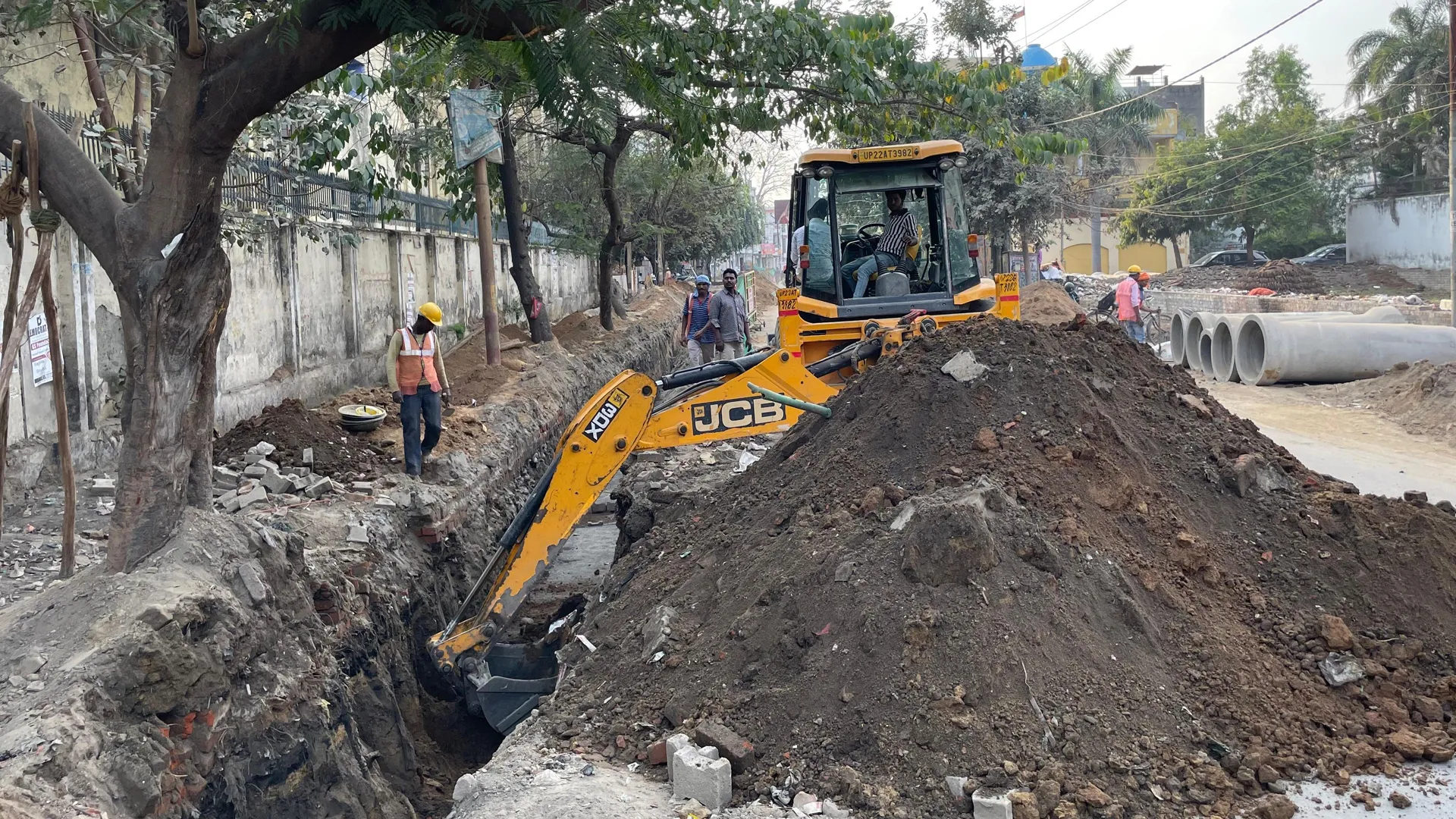 Bareilly: पहले जहां-तहां खोदीं सड़कें...फिर महीनों से निर्माण लटकाया