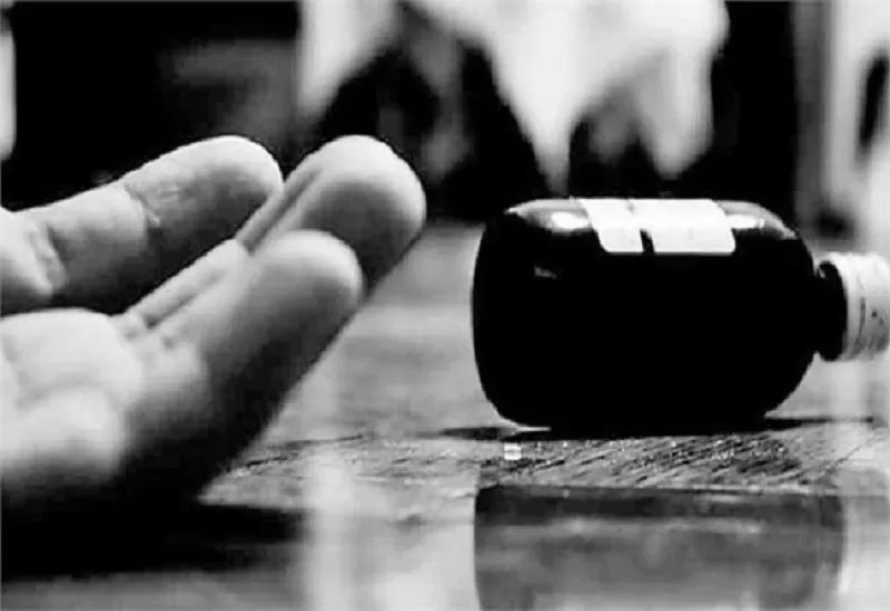 अमरोहा : अध्यापक साथी प्रताड़ित करते हैं...व्यायाम शिक्षक ने बीआरसी केंद्र पहुंचकर खाया जहर