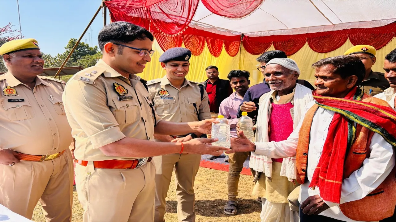 Gonda News : जिले में निशुल्क बांटा गया महाकुंभ से आया 4500 लीटर गंगाजल