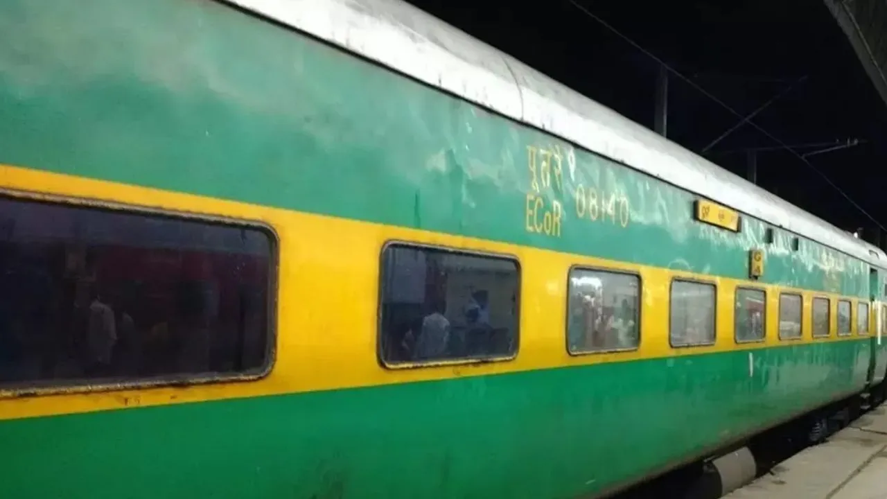 Kanpur: गरीब रथ में विजिलेंस छापा, चार अटेंडेंट पकड़े, बिना अधिकार पत्र के ट्रेन में दे रहे थे ड्यूटी, RPF ने किया गिरफ्तार