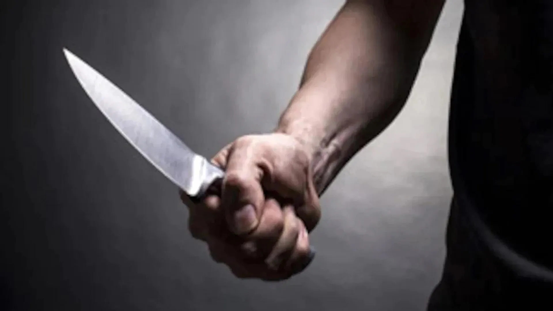 लखीमपुर खीरी: सड़क पर झगड़ा कर रहे थे खुराफाती...राहगीर युवक को मारा चाकू