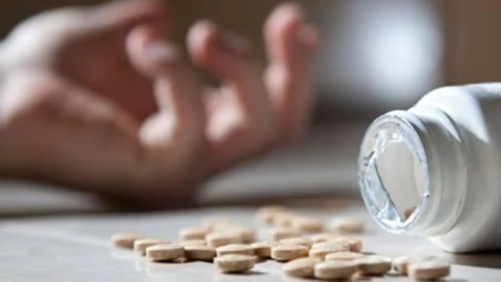 संभल: पिता के उत्पीड़न से परेशान किशोरी ने जहरीला पदार्थ खाकर दी जान