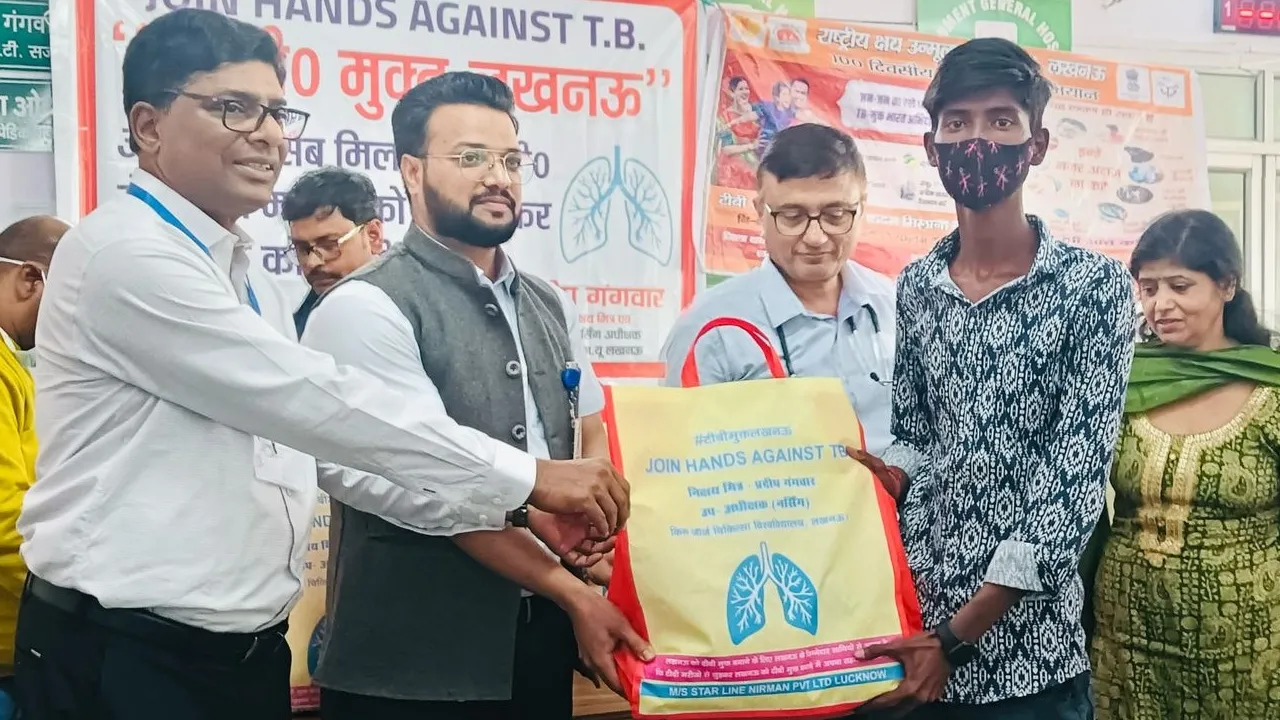 विश्व टीबी दिवस कल : संक्रमित मरीजों के लिए मसीहा बना KGMU का यह युवा, 40 दिन में 72 बीमार लोगों को ले चुके हैं गोद