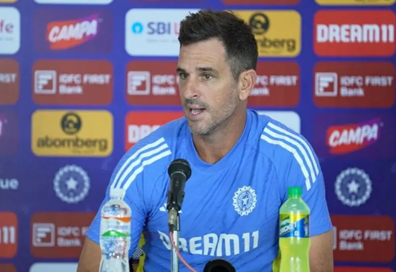 भारत के सहायक कोच रियान टेन डोइशे बोले-ऋषभ पंत के लिए चैंपियंस ट्रॉफी मैच बाहर से देखना काफी कठिन