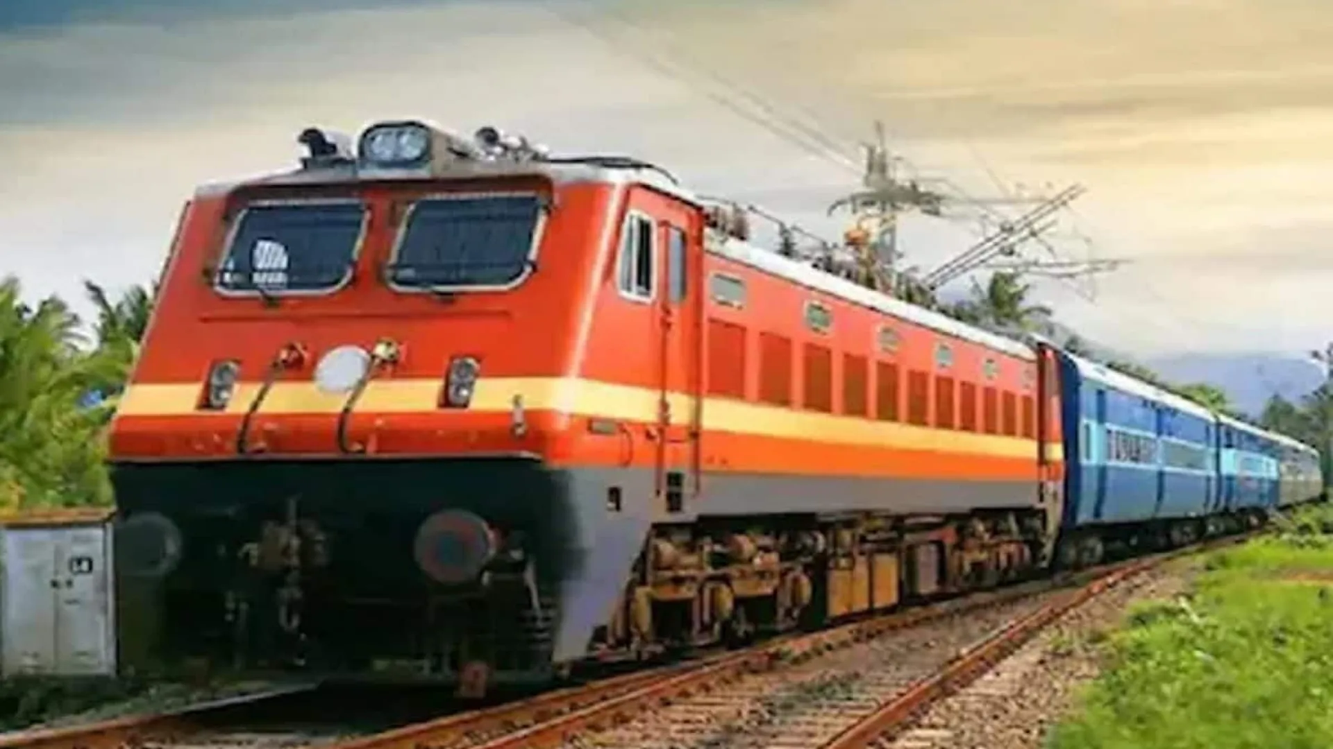 Bareilly: नियमित ट्रेनों में बढ़ रही भीड़...स्पेशल चल रहीं खाली