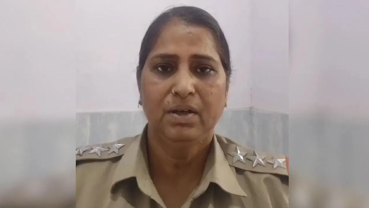 Varanasi news : 'बंगले पर बुलाता है जेल अधीक्षक उमेश सिंह'' डिप्टी जेलर मीना फफक कर रो पड़ीं 