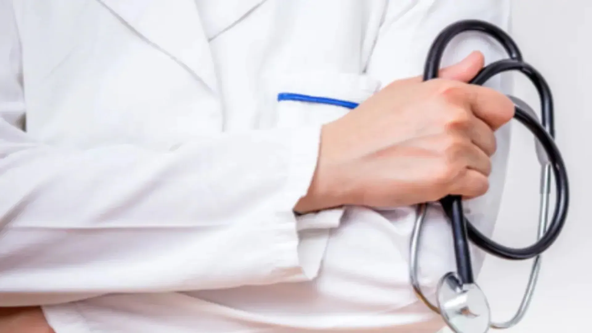 एक्शन में डिप्टी सीएम : वसूली के आरोप में उपचारिका निलंबित, महिला डॉक्टर के खिलाफ होगी विभागीय कार्रवाई